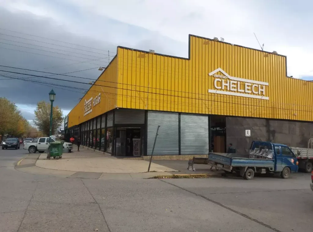 Centro Comercial CHELECH — Puerto Natales